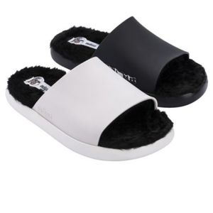 MELISSA FLUFFY SLIDE + CRUELLA SPECIAL EDITION,Size 9, one black, one white